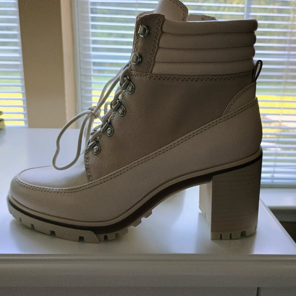 VINCE CAMUTO LACE UP HEELED LEATHER HIKER BOOTS-CREAMY WHITE-SIZE 9M-BRAND NEW